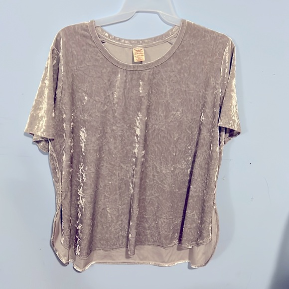 Woman’s Faded Glory short sleeve silver/gray size 3x velour shirt - Picture 1 of 3